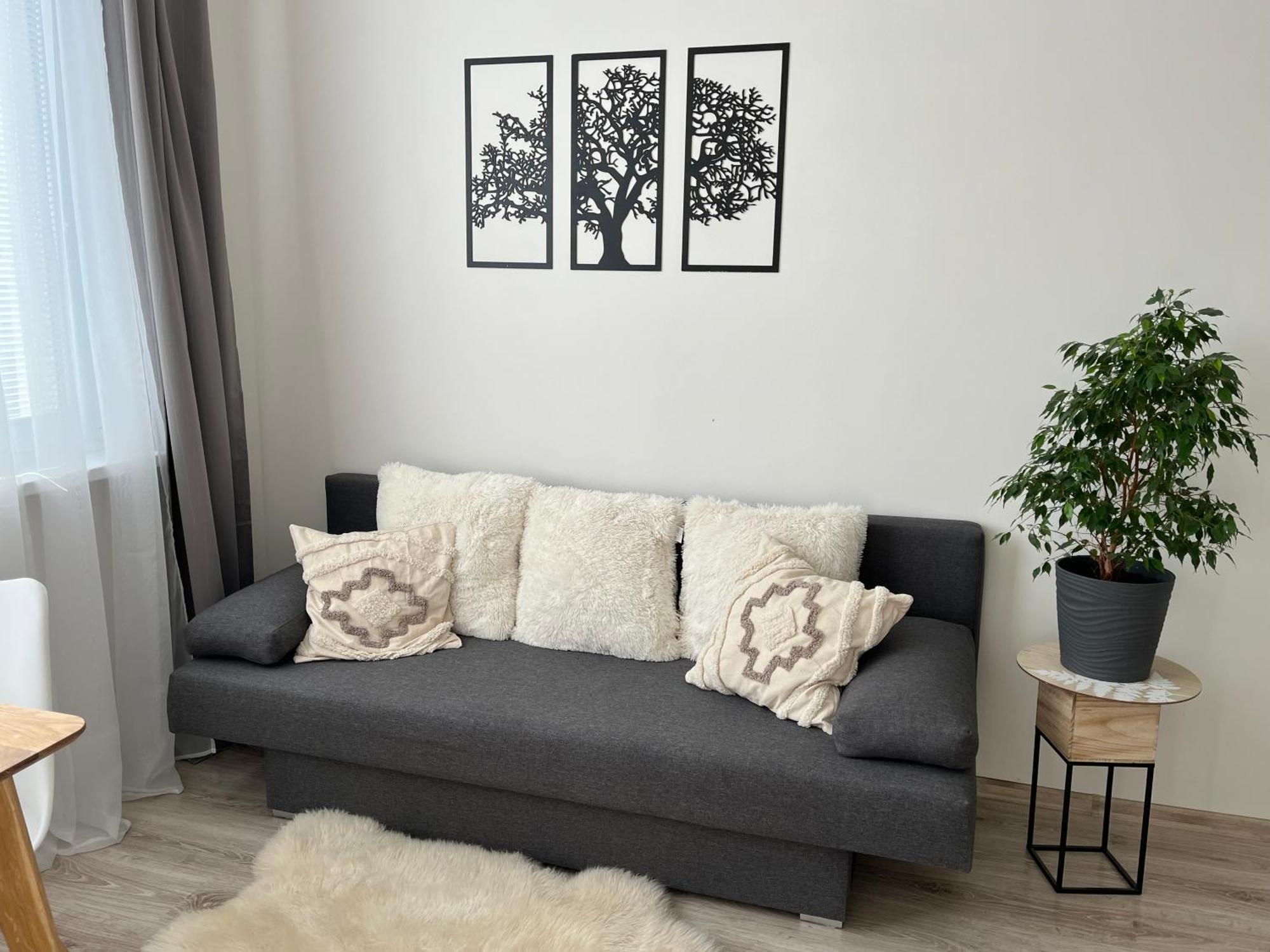 Apartmán Sunny Minimalistic Flat Near Metro Opatov